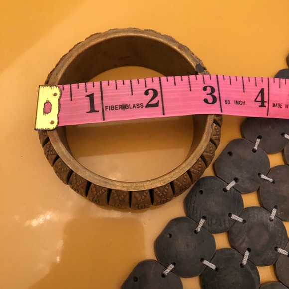 Unique! ✨ Oversized Embellished Bangle Bracelet - Picture 8 of 8